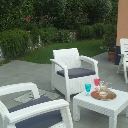 Homestay Villetta Le Rondini *